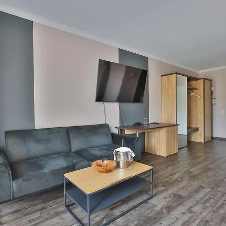M13 Hotel